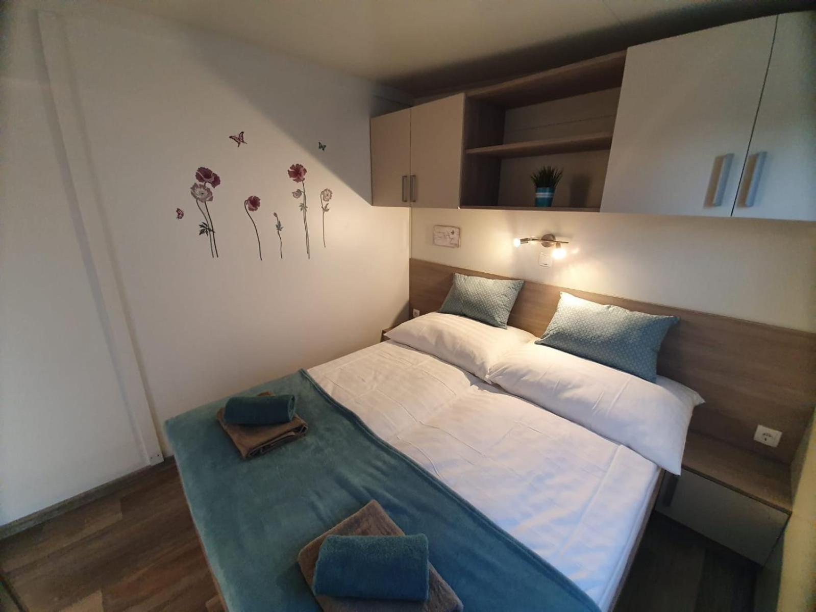 Mobile Home M&M Drage Rom bilde