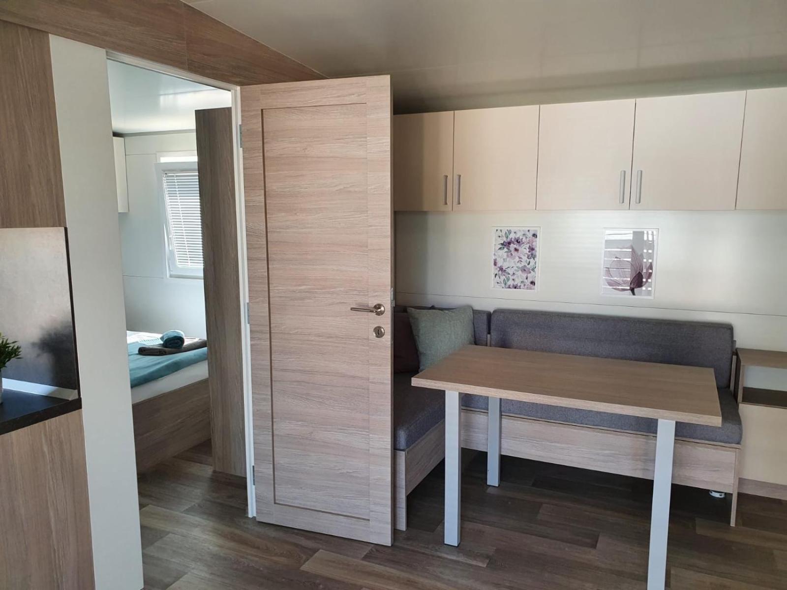 Mobile Home M&M Drage Rom bilde